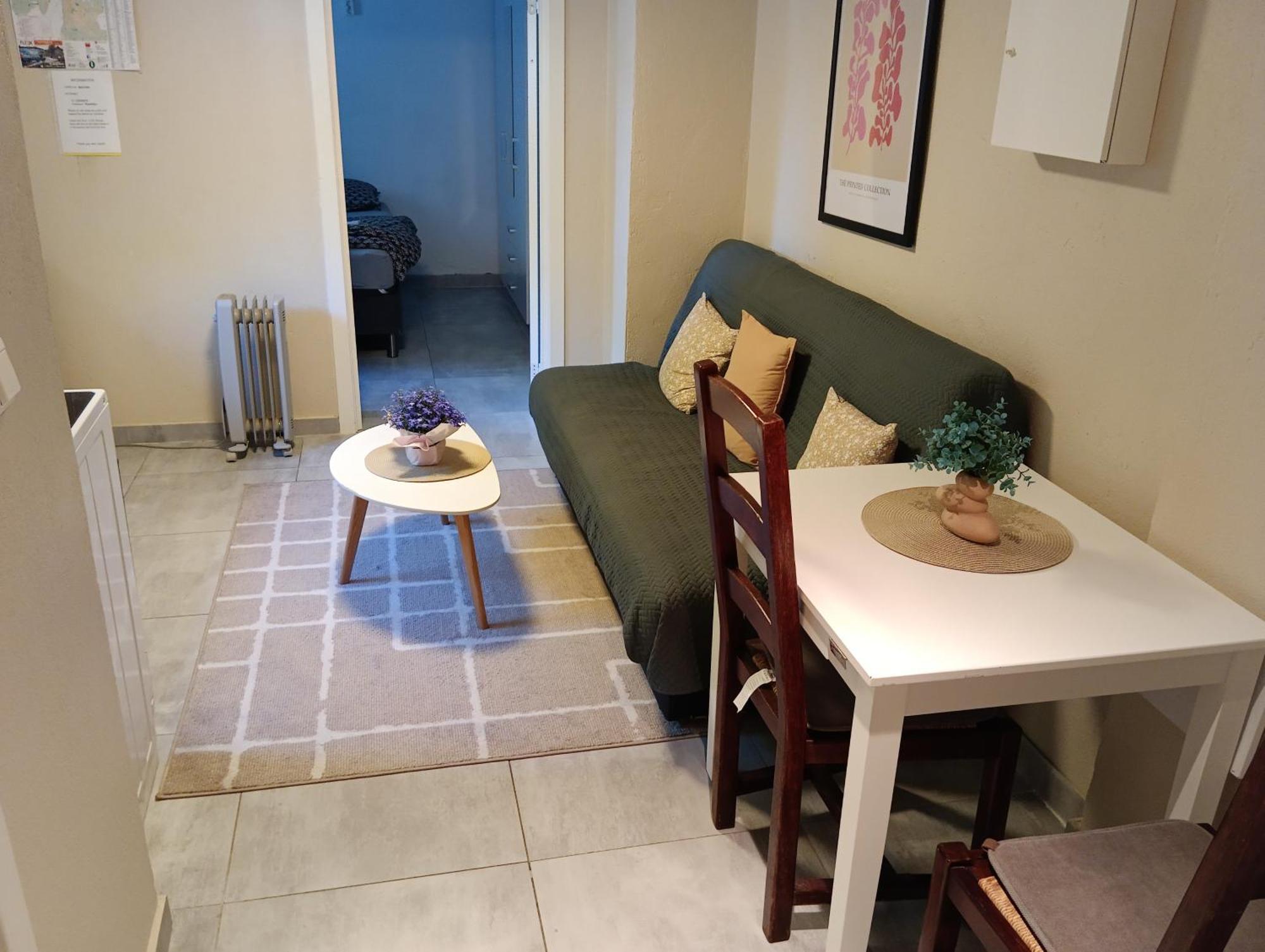 Renovated Semi- Basement 2 Bedrooms Furnished Apartment - Close To Everything In Moss Extérieur photo